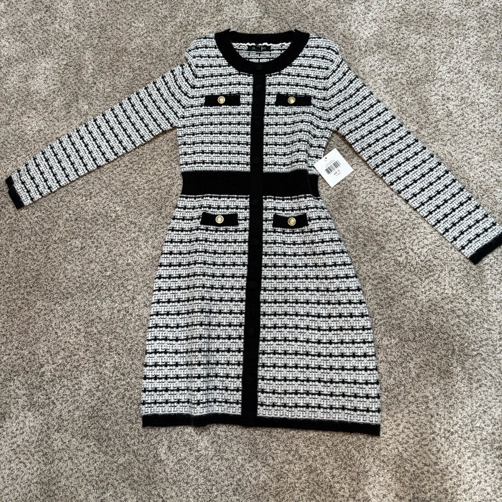 Source Unknown Monochrome Knit Dress with Gold Accents